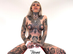 Amber Luke Riding a Tremor Featuring Amber Luke for - AltErotic